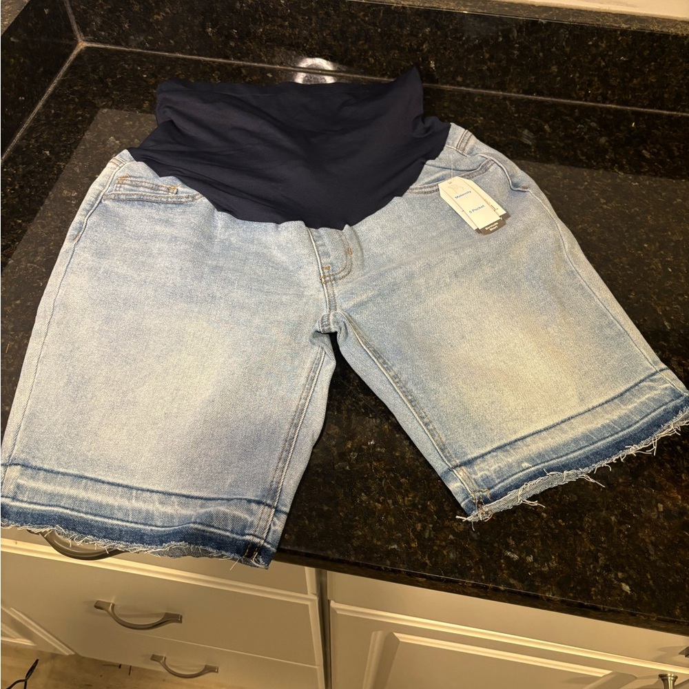 TIME AND TRU NWT Maternity Denim Bermuda Shorts